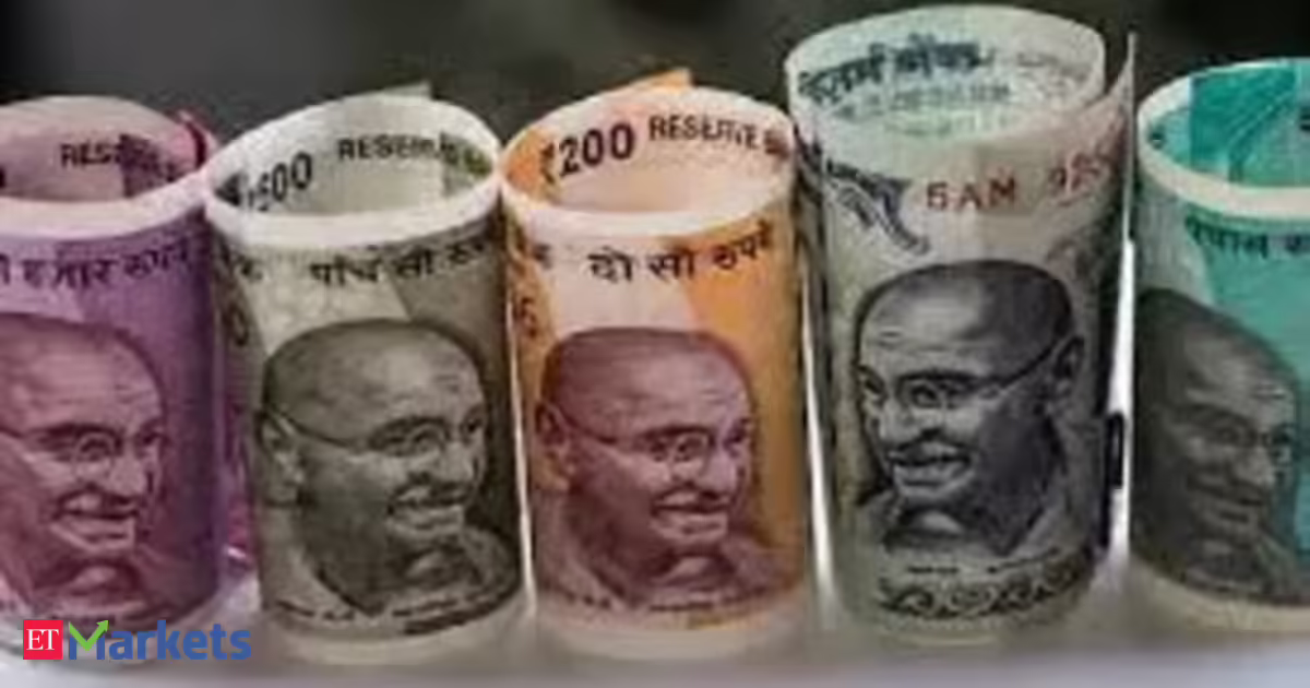 Rupee sinks to new low as soaring Brent nears $110