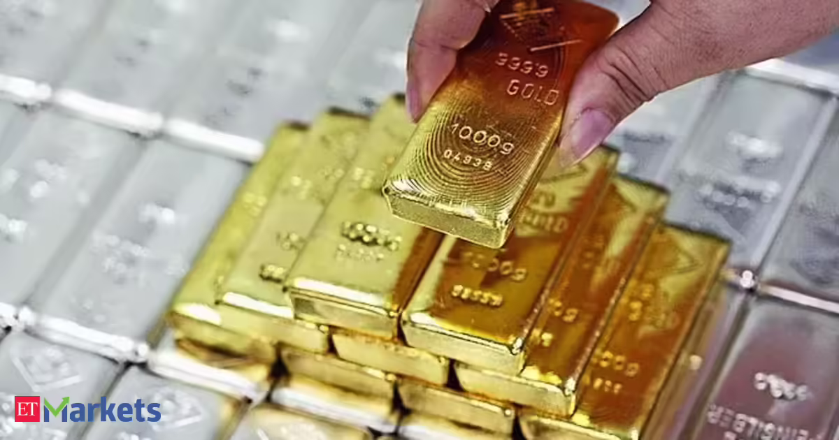 Gold, silver rally on weaker dollar, fall in crude prices