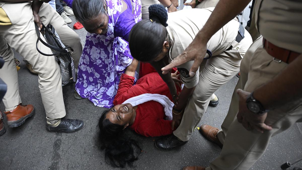 ASHAs protest in Telangana for ₹18,000 fixed pay, job security, and recognition in public health system