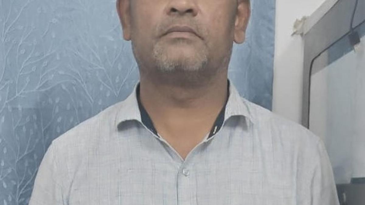 Extortion gang targeting Charminar vendors busted, key accused arrested