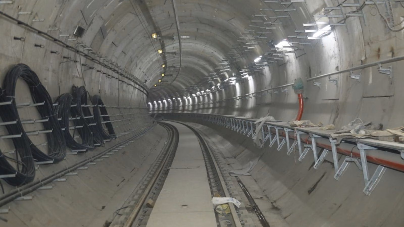 Why Mumbai’s Metro Line 3 is Facing a Total Mobile Blackout and the ₹30 Crore Plan to Fix It