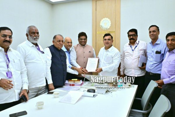 CAMIT Delegation Meets Minister Jaykumar Rawal Over APMC Traders’ Issues