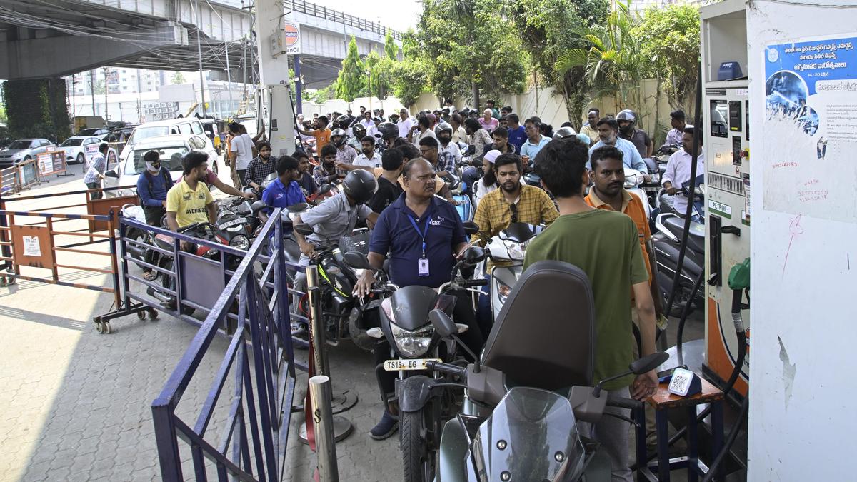 Telangana fuel rush | 11,490 KL petrol, 18,449 KL diesel supplied on April 27; Civil Supplies Dept urges people not to hoard