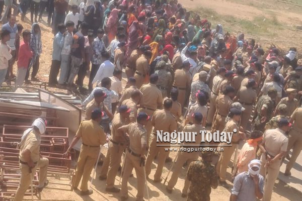 Video गोंदिया: ​किडंगीपार में ‘शराबबंदी’ की आग बनी शोला, 41 पुलिसकर्मी लहूलुहान , 90 पर FIR