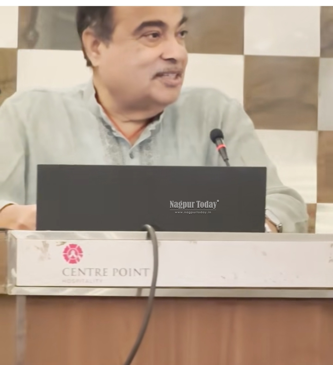 Gadkari Calls Out His Own Party Corporator Over Road Digging Signboard in Nagpur