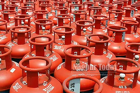 LPG पुरवठा सुरळीत ठेवण्यासाठी केंद्राचा मोठा निर्णय; स्पॉट मार्केटमधून थेट खरेदीला सुरुवात