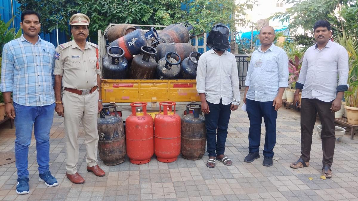 Habitual offender held in Madhapur, 31 commercial gas cylinders worth ₹1.5 lakh recovered