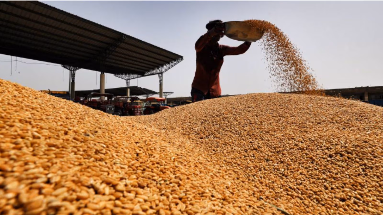 Unseasonal rain | After loss in rabi season, farmers head for difficult khariff season commencing June | Mumbai News