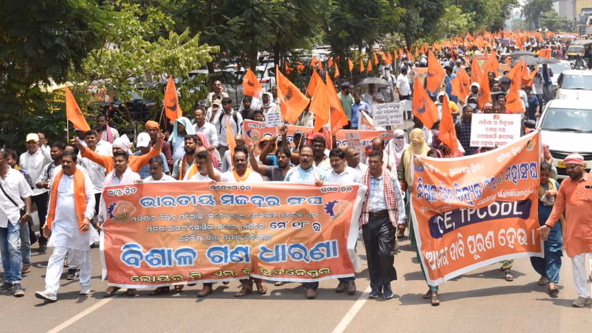 RSS affiliate rallies against Odisha BJP govt over mass retrenchment of contractual workers