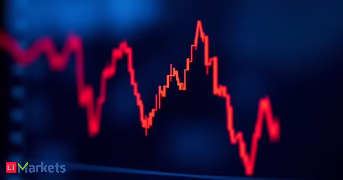 Market Wrap: Sensex falls 142 points, Nifty holds 23,900; HDFC Bank shares tumble 3%