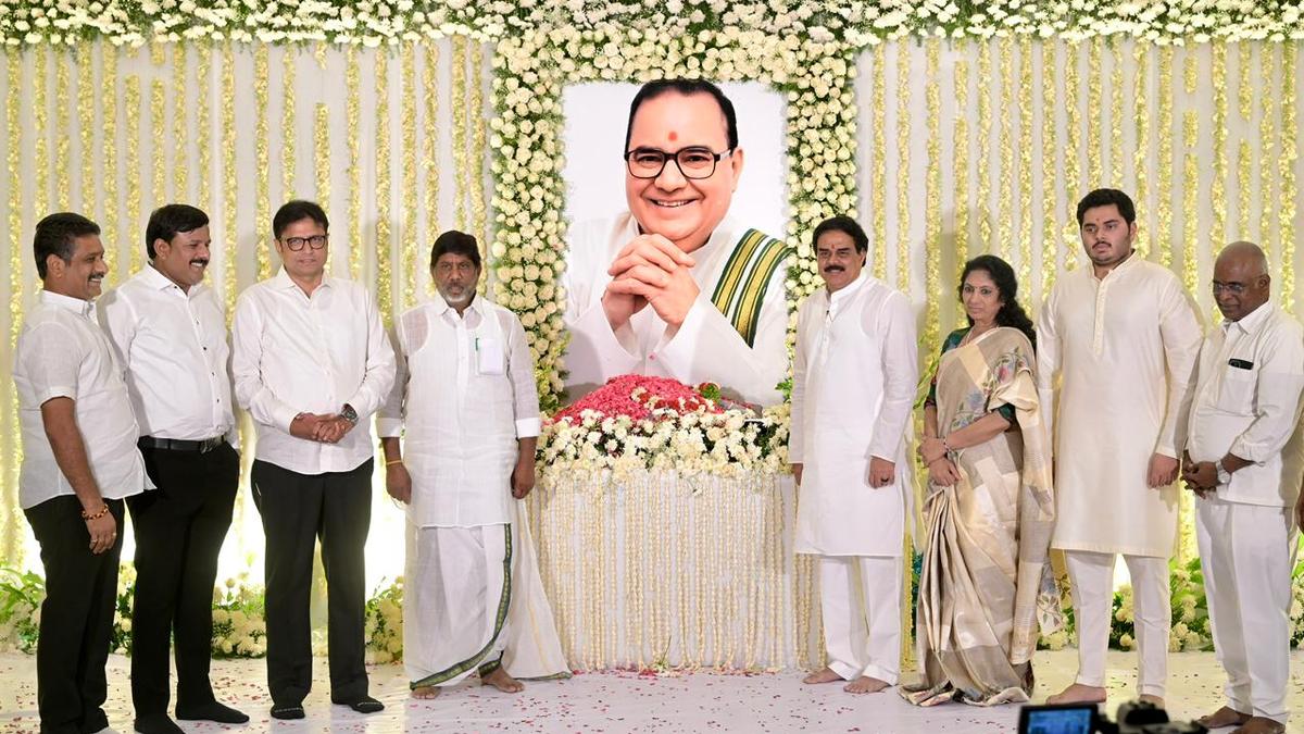 Bhatti Vikramarka, Sridhar Babu pay tributes to Nadendla Bhaskar Rao