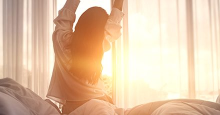 How to wake up early in the morning: 11 expert tips