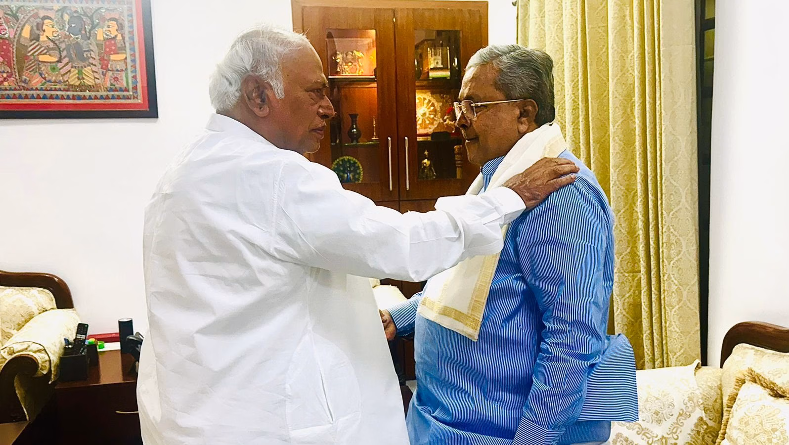 Siddaramaiah meets Rahul, Sonia and Kharge in Delhi