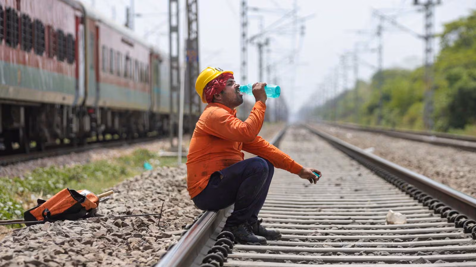 IMD sounds heatwave in Mumbai as temperature crosses 38 degrees | Mumbai News