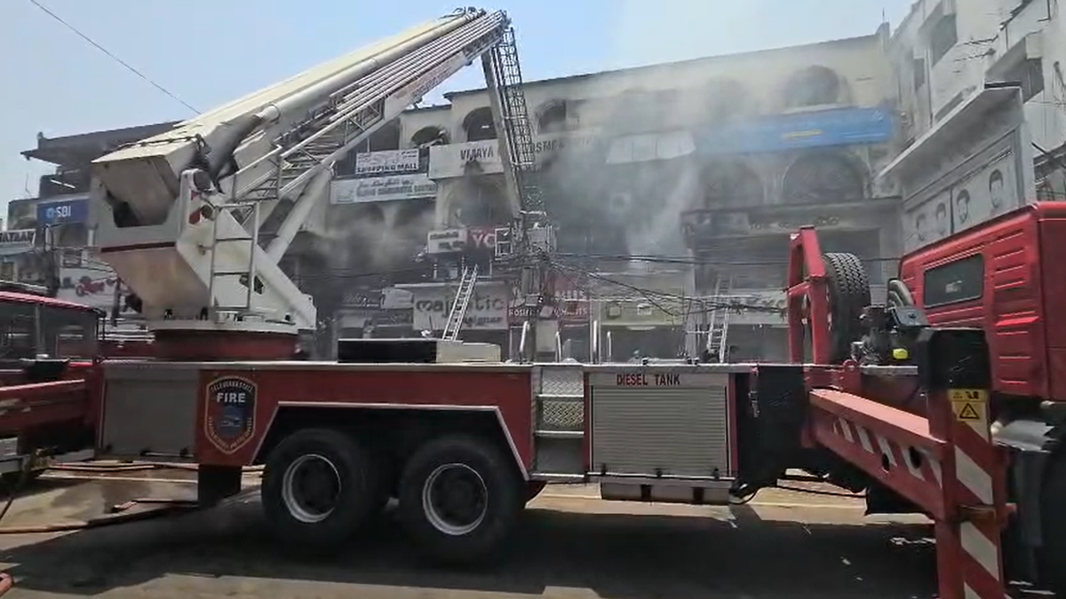 Major fire at hosiery shop in Hyderabad’s Pathergatti