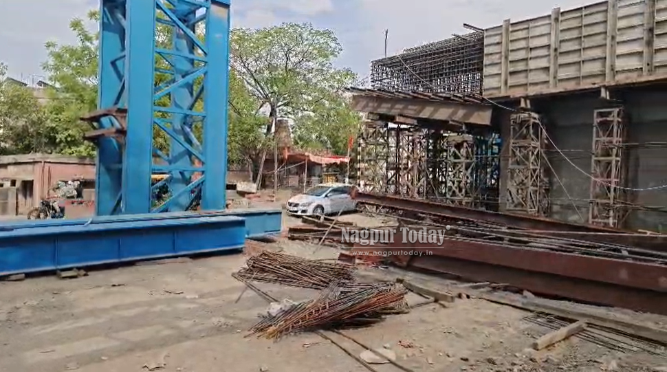 4 women arrested for stealing iron material from road construction site in Nagpur