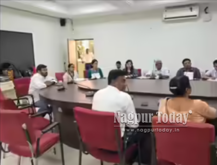 NMC’s ‘Pati Raj’? Former Corporator Munna Yadav Leads Review Meeting, Sparks Row in Nagpur