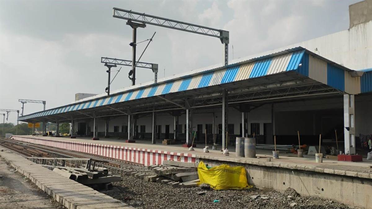 इंदौर के लक्ष्मीबाईनगर रेलवे स्टेशन का पुराना भवन जल्द टूटेगा, नए भवन में स्थानांतरण होगा स्टेशन मास्टर विजुअल डिवाइस यूनिट