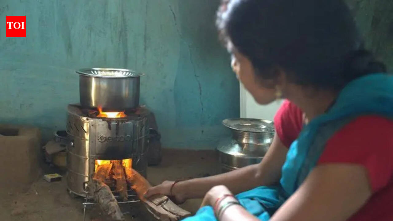 Gadchiroli talukas receive 20,000 smokeless chulhas | Nagpur News