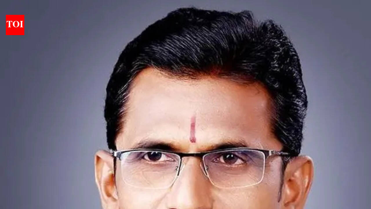 Amravati teacher on way to census duty dies of heart attack | Nagpur News