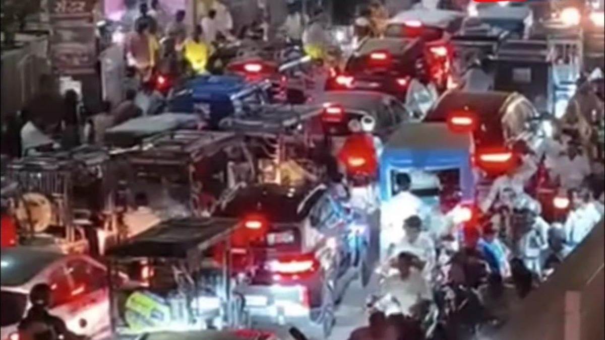 ग्वालियर में शाम से रात तक भीषण ट्रैफिक जाम: नौगजा रोड पर सबसे ज्यादा बेहाल हुए लोग, सड़कों पर रेंगते रहे वाहन