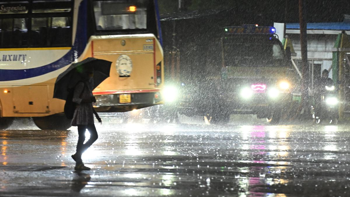 Rains lash Hyderabad after week-long heat, causing waterlogging at key junctions