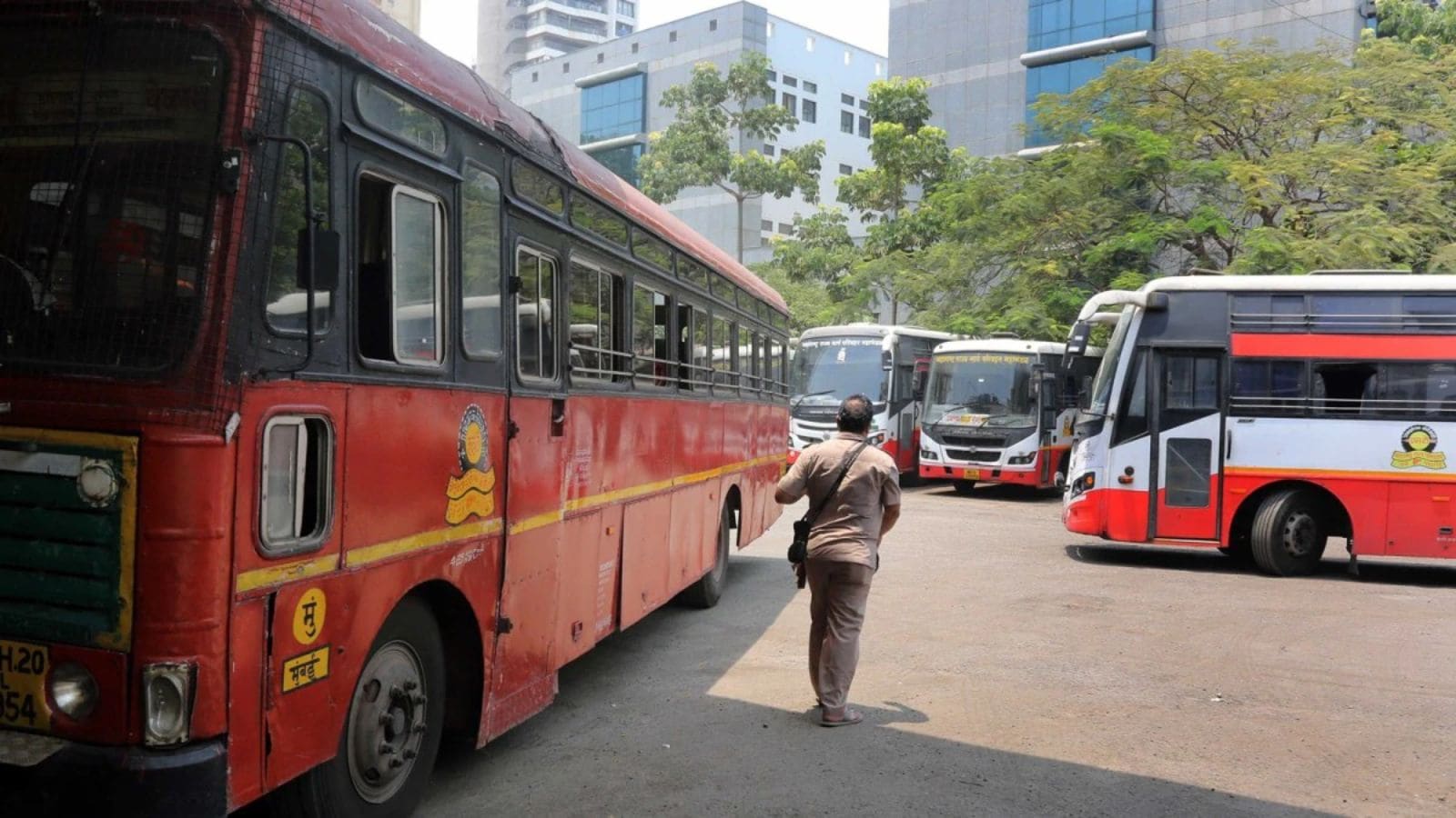 No private pickups within 200 metres of state transport bus stations? MSRTC begins statewide enforcement drive | Mumbai News