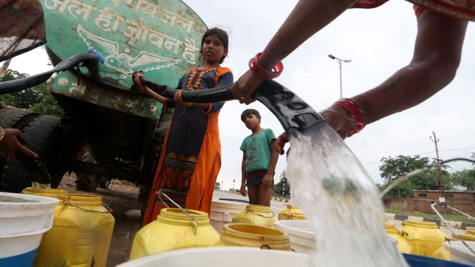 Mumbai water tanker strike called off after CM Fadnavis intervenes, operators assured notices will be revoked | Mumbai News