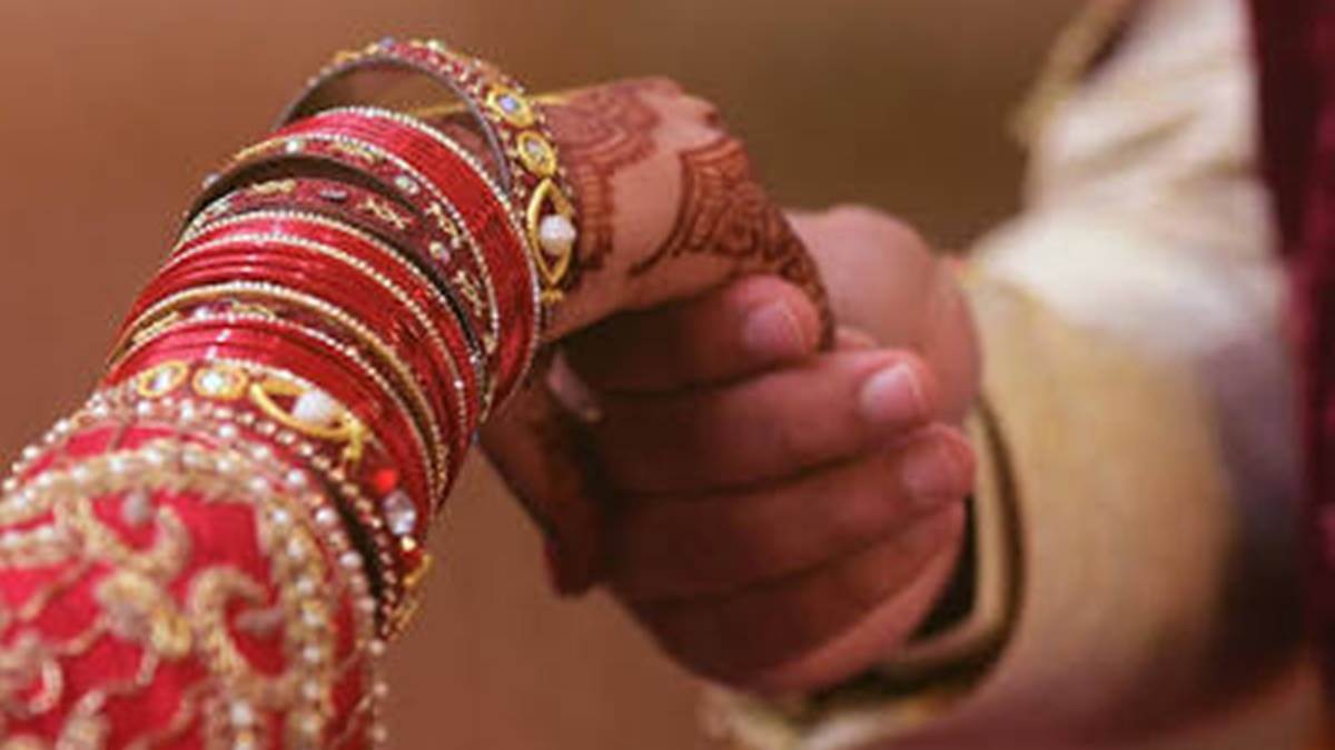 जबलपुर में निकाह से पहले दूल्हे के घर पथराव और तोड़फोड़, दुल्हन के पुराने दोस्त ने की यह हरकत
