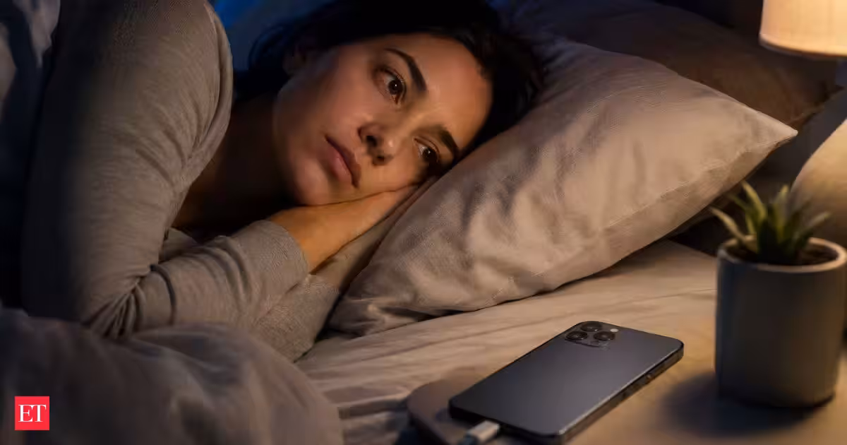 Why people sleep with phones next to bed? Psychology and sociology studies say it’s not because of any addiction or love for gadgets