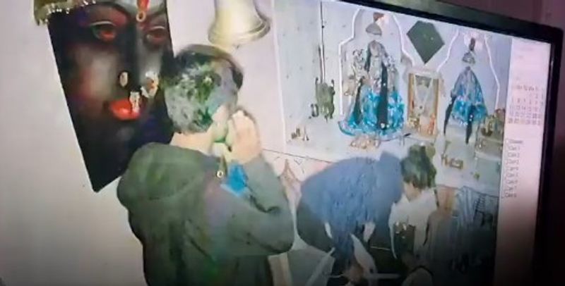 Caught on camera: Nagpur thieves apologise to God before stealing temple cash