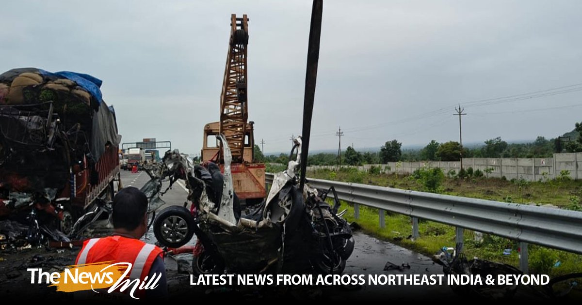 Traffic diversion on Samruddhi Mahamarg due to truck accident in Wardha