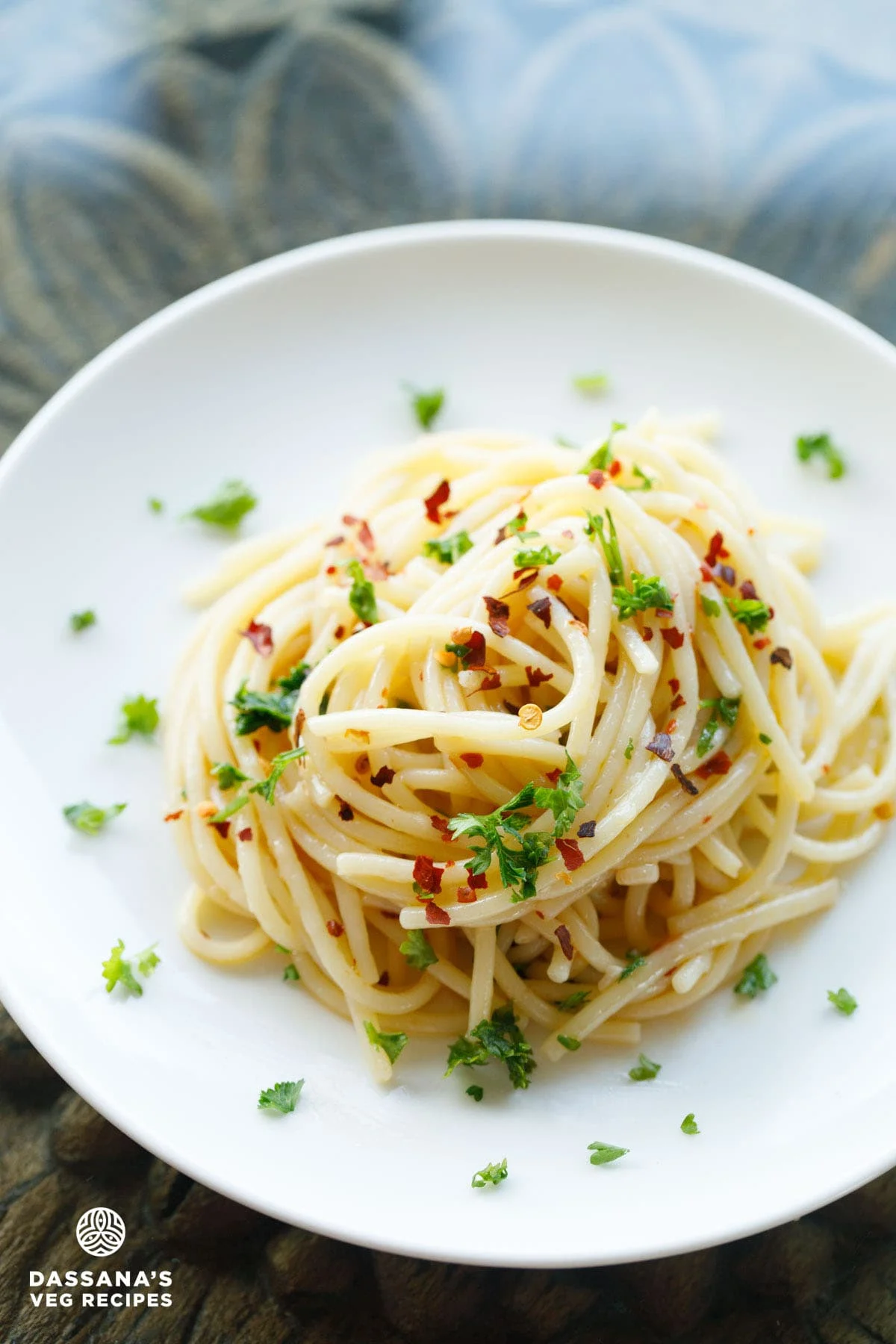 Spaghetti Aglio e Olio Recipe – Dassana’s Veg Recipes