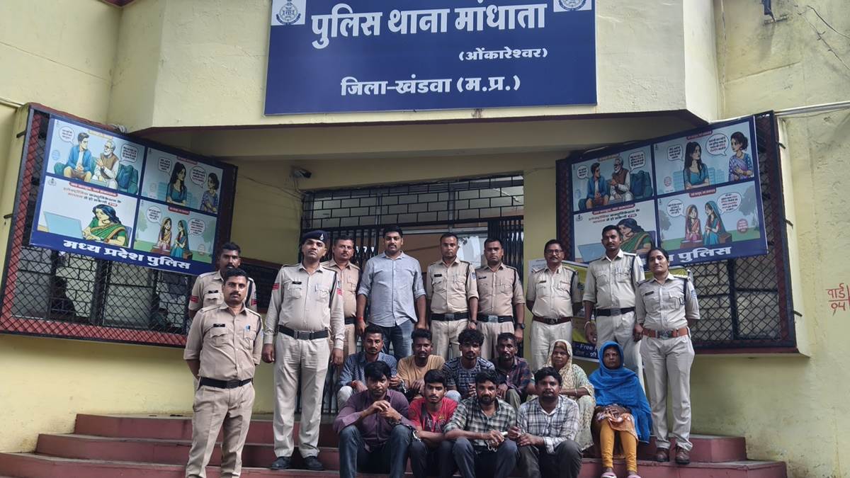 ओंकारेश्वर में भीड़ का फायदा उठाकर चोरी करने वाले अंतरराज्यीय गिरोह के 10 आरोपी गिरफ्तार