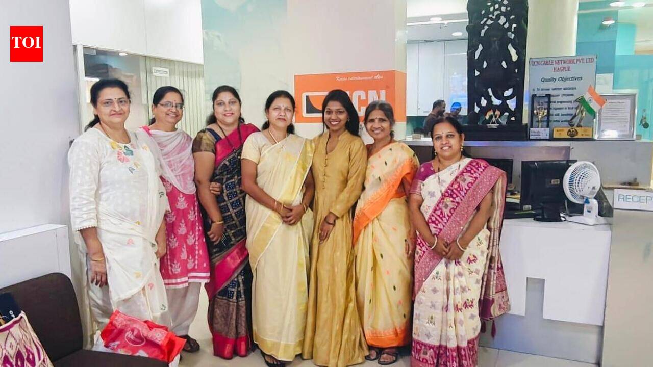 7 Nagpur women join 330 Mahila Manovikas crafters to set Guinness World Record of 47,671 National Flags spanning 12.18kms