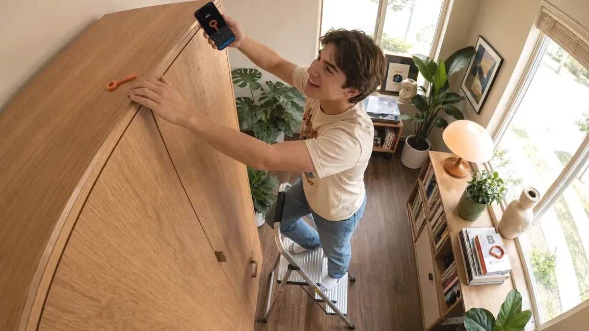 This $9 key physically locks your most addictive apps