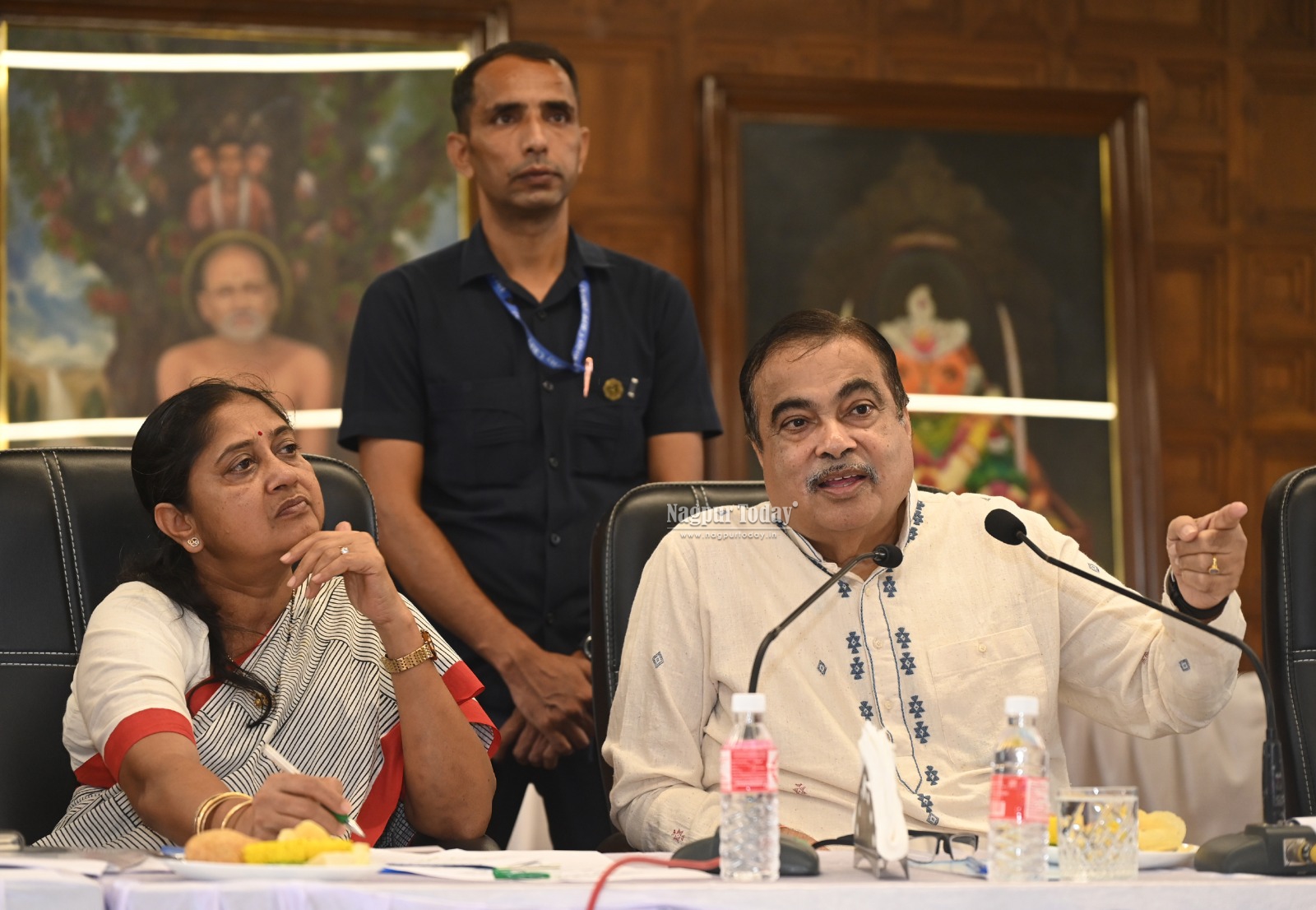 Gadkari cracks whip on contractors: Blacklist those leaving Nagpur roads dug up