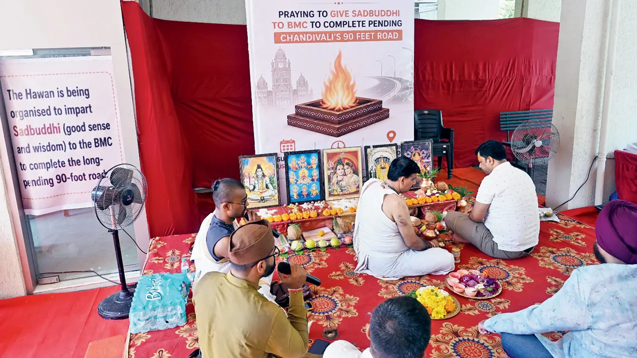 Chandivli residents hold ‘Sadbuddhi Havan’ to urge BMC to build JVLR-Chandivli road