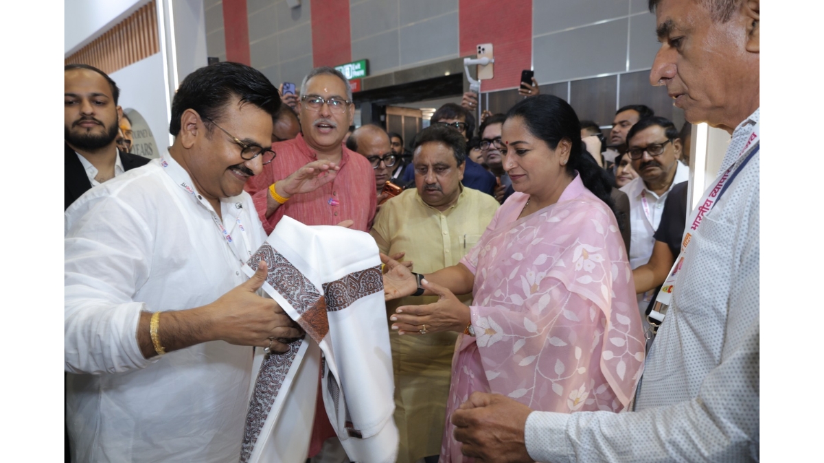 Ajmera Fashion Brings Surat’s Textile Strength to National Stage at Bharatiya Vyapar Mahotsav 2026 – Bhaskar Live