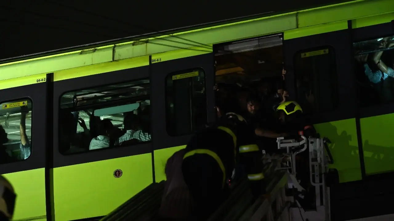 Monorail rescue: 13 fire brigade personnel receive President's Medal